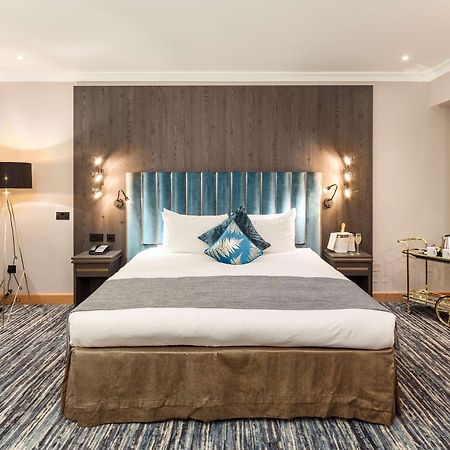 Courthouse Hotel London Bagian luar foto A bedroom at the hotel