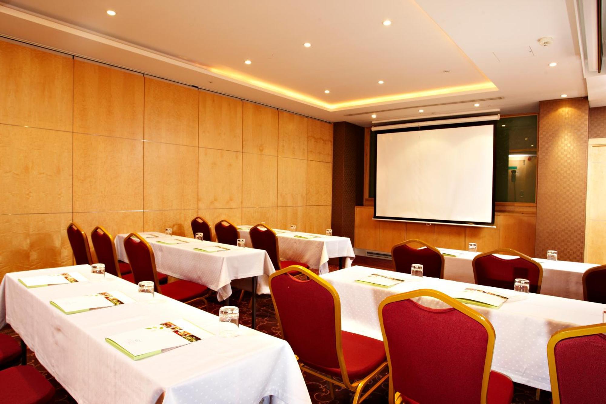 Courthouse Hotel London Bagian luar foto Meeting room